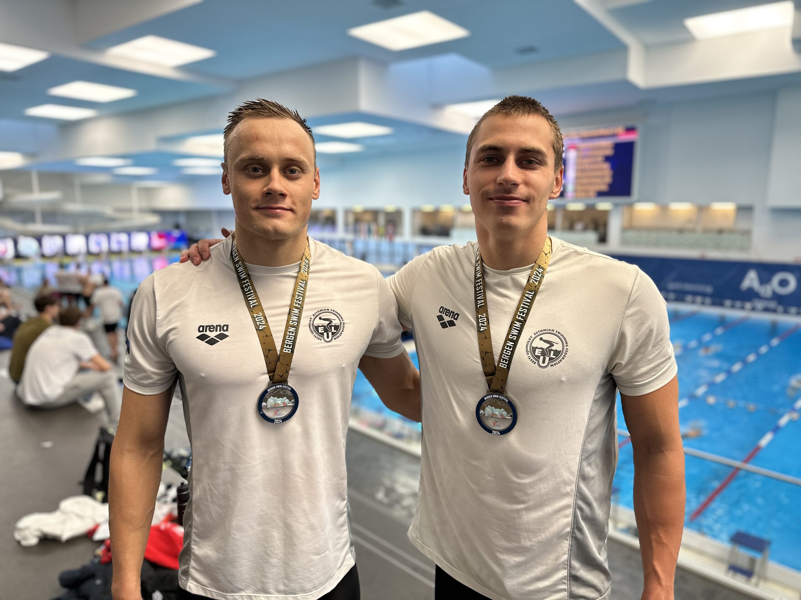 Norras Bergenis jätkuvate ujumisvõistluste teisel päeval teenisid Eesti ujujad kaks esikohta.  Alex Ahtiainen ja Daniel Zaitsev startisid meeste 100m liblikujum